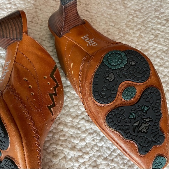 Boho Heeled Leather Slides for Unique Soles - Picture 5 of 5